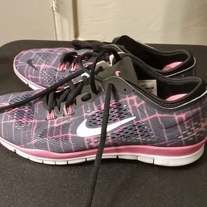 Nike  free women size 9 gray and pink
